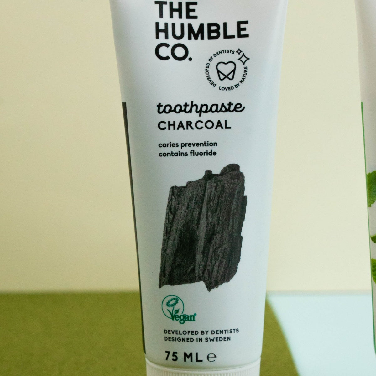 Dentífrico com Flúor - com Carvão The Humble Co.